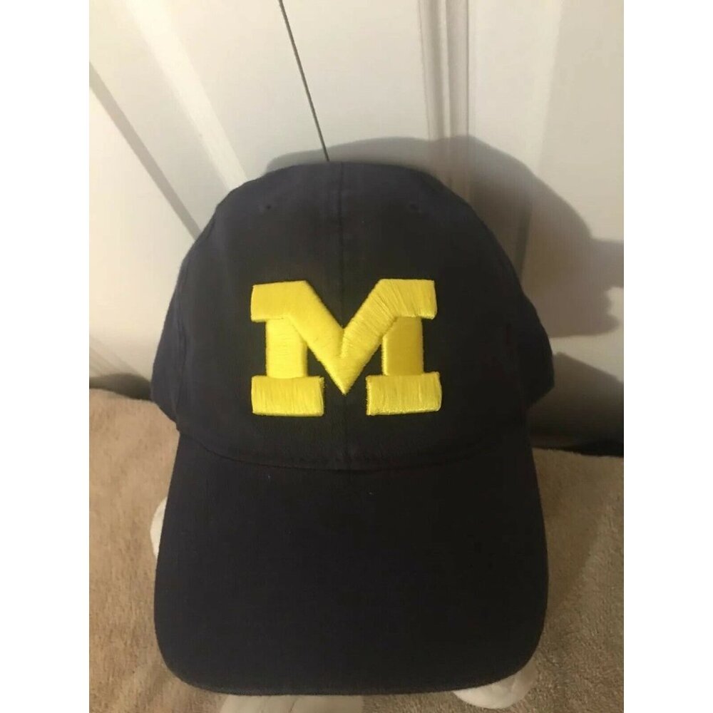 Michigan Wolverines Classic Baseball Hat Cap Sz‎ M/L Relaxer Navy Blue
